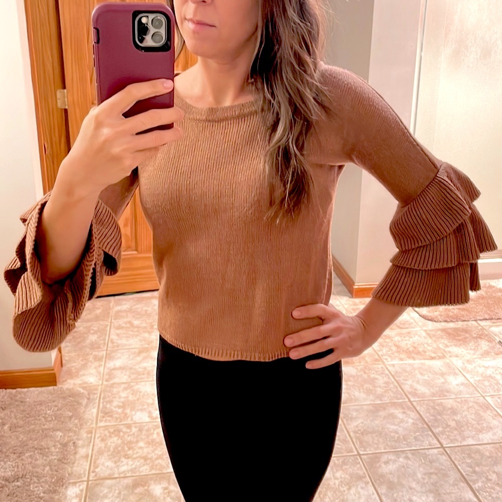 Moon & Madison crop sweater brown ruffle sleeve Small